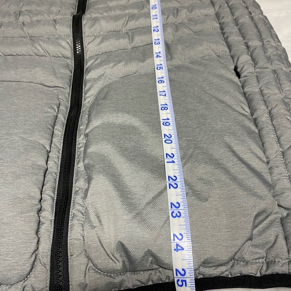 Men’s DKNY Oakland Puffer Vest Size Medium (NWT).  MSRP $98.50 - Picture 8 of 10